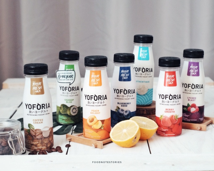 Sesi food photography produk minuman yogurt Yoforia oleh Foodnote Stories Bandung